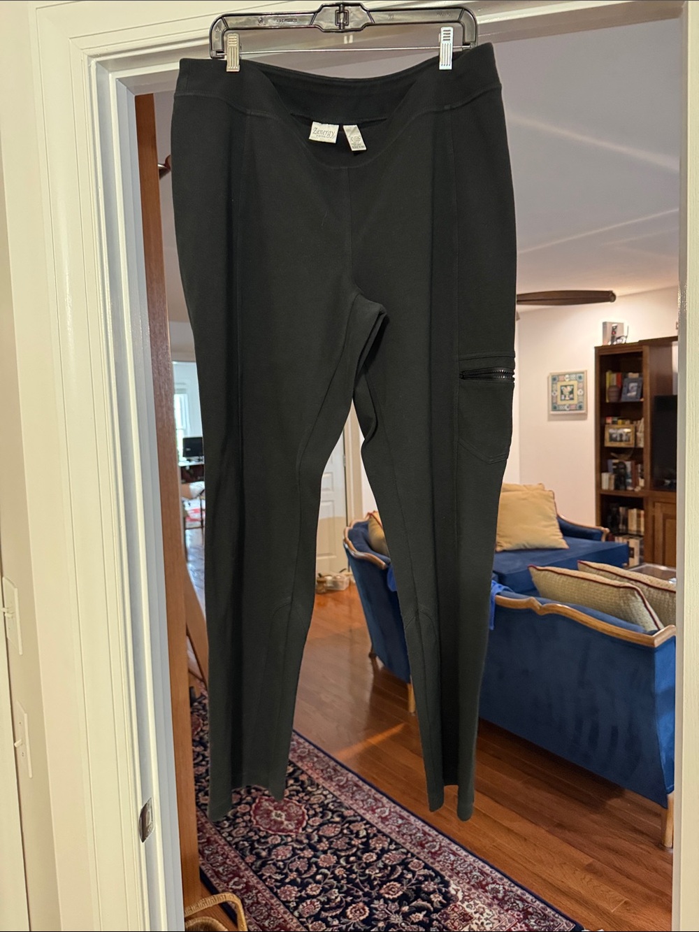 Chico’s, Black Cargo Stretch Pants
Zenergy size 2 R